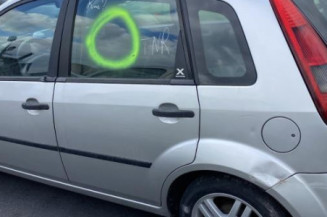 Serrure avant droit FORD FIESTA 5