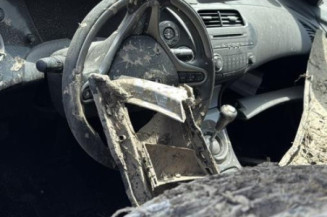 Serrure avant gauche HONDA CIVIC 8