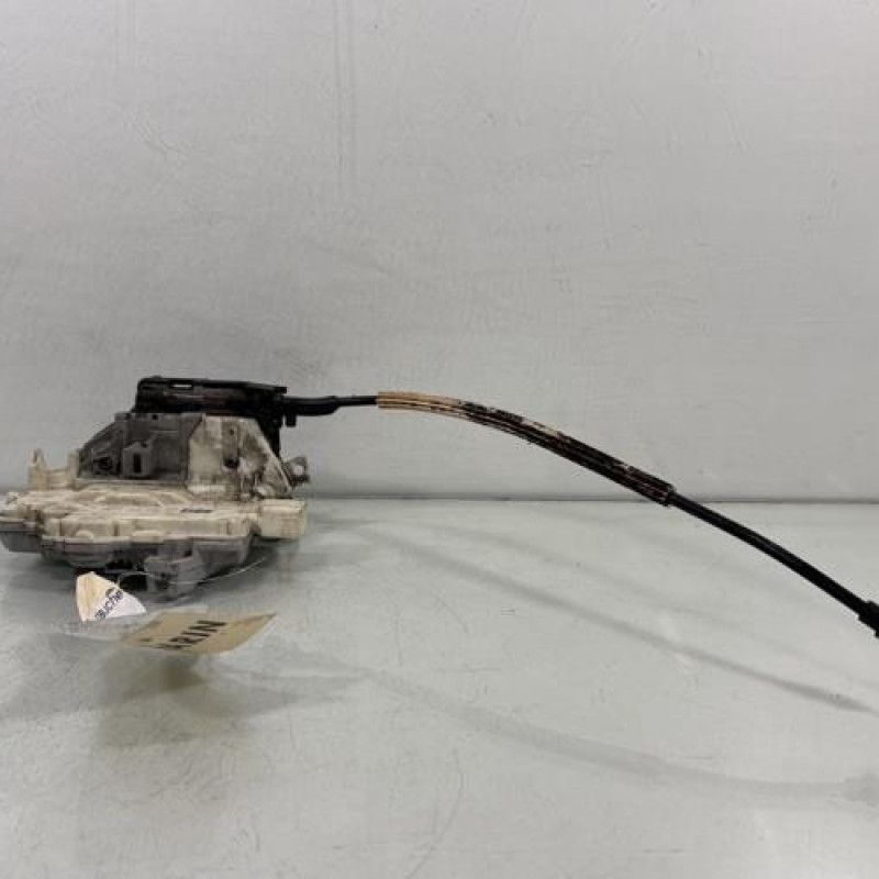 Serrure avant gauche VOLKSWAGEN PASSAT 6 Photo n°1