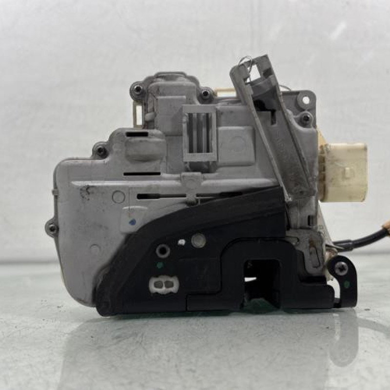 Serrure avant gauche VOLKSWAGEN PASSAT 6 Photo n°5