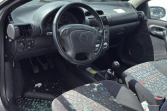 Serrure avant droit OPEL TIGRA 1