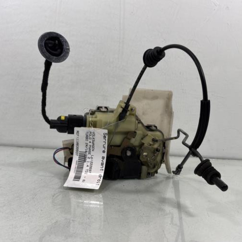 Serrure avant droit VOLKSWAGEN POLO 4 Photo n°1