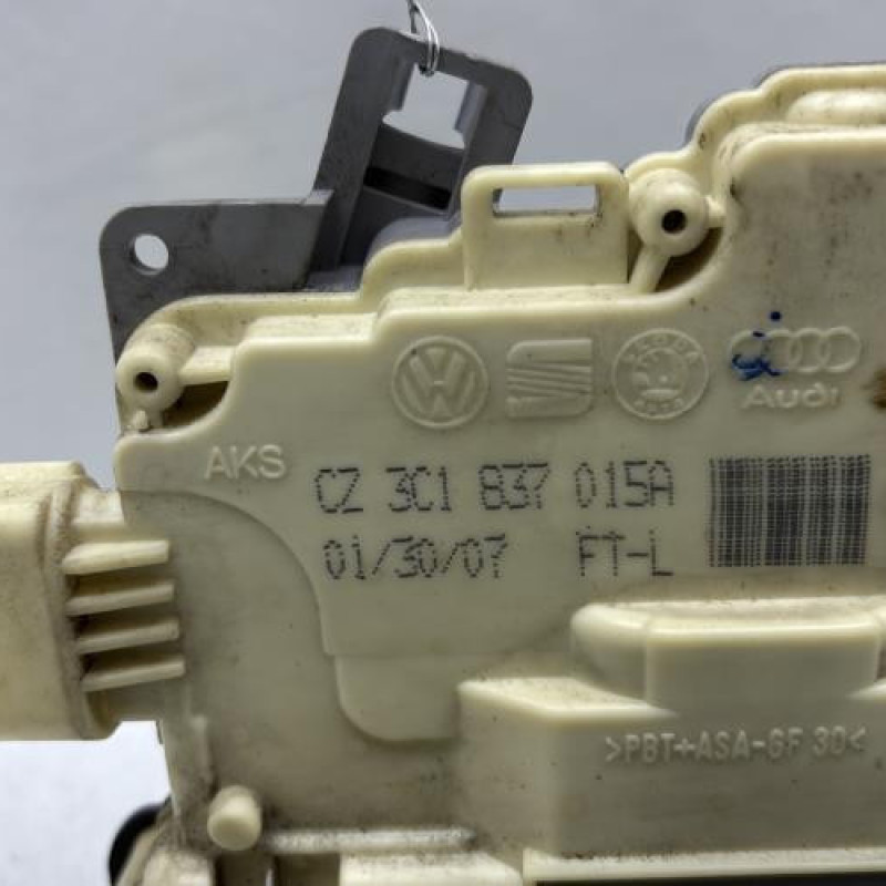 Serrure avant gauche VOLKSWAGEN PASSAT 5 Photo n°2