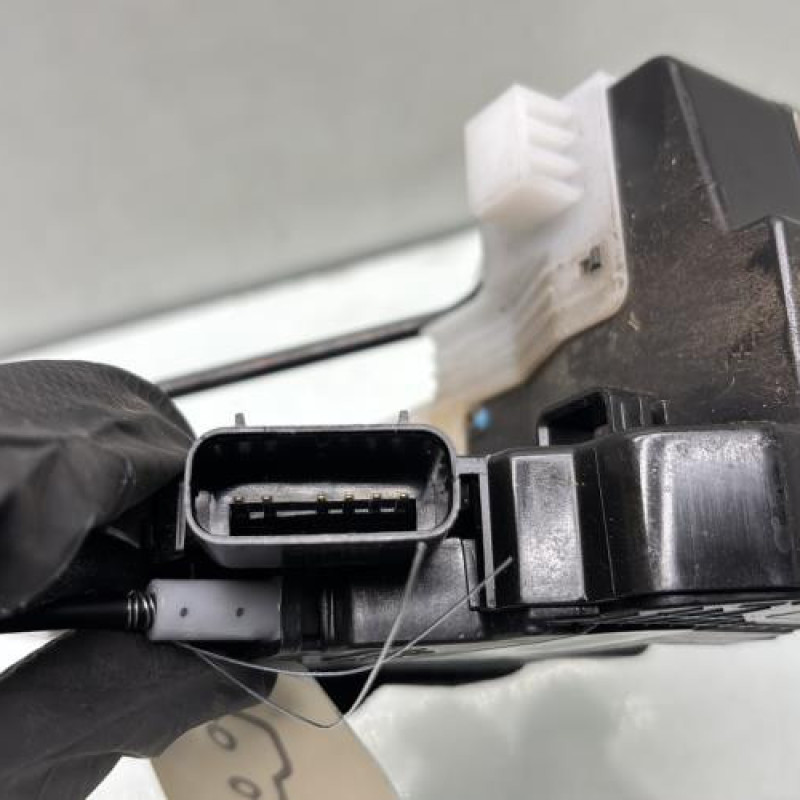Serrure avant gauche HYUNDAI I 20 2 Photo n°4