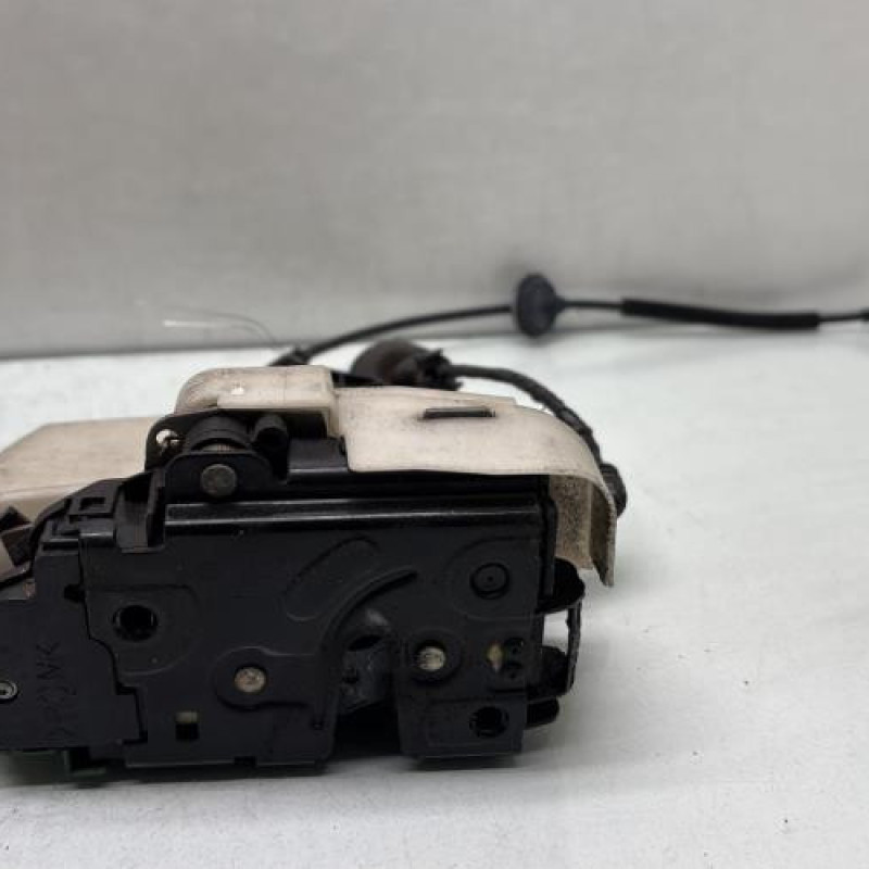 Serrure avant droit VOLKSWAGEN PASSAT 4 Photo n°1