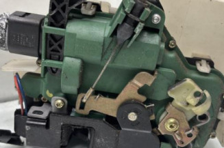 Serrure avant droit VOLKSWAGEN PASSAT 4