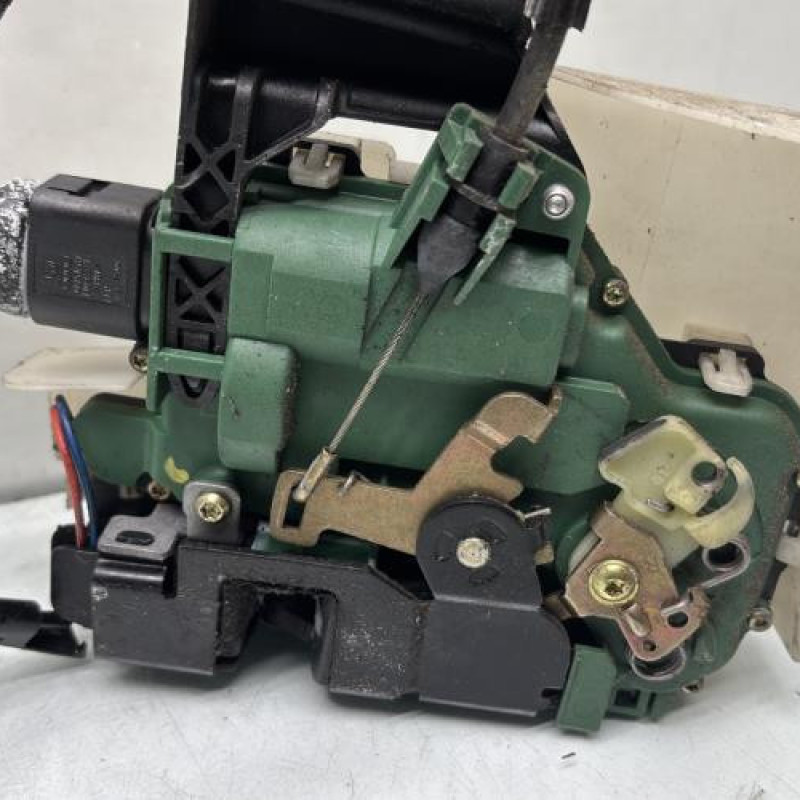 Serrure avant droit VOLKSWAGEN PASSAT 4 Photo n°4