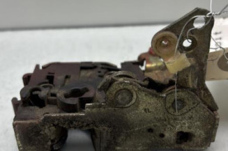 Serrure avant droit PEUGEOT 205