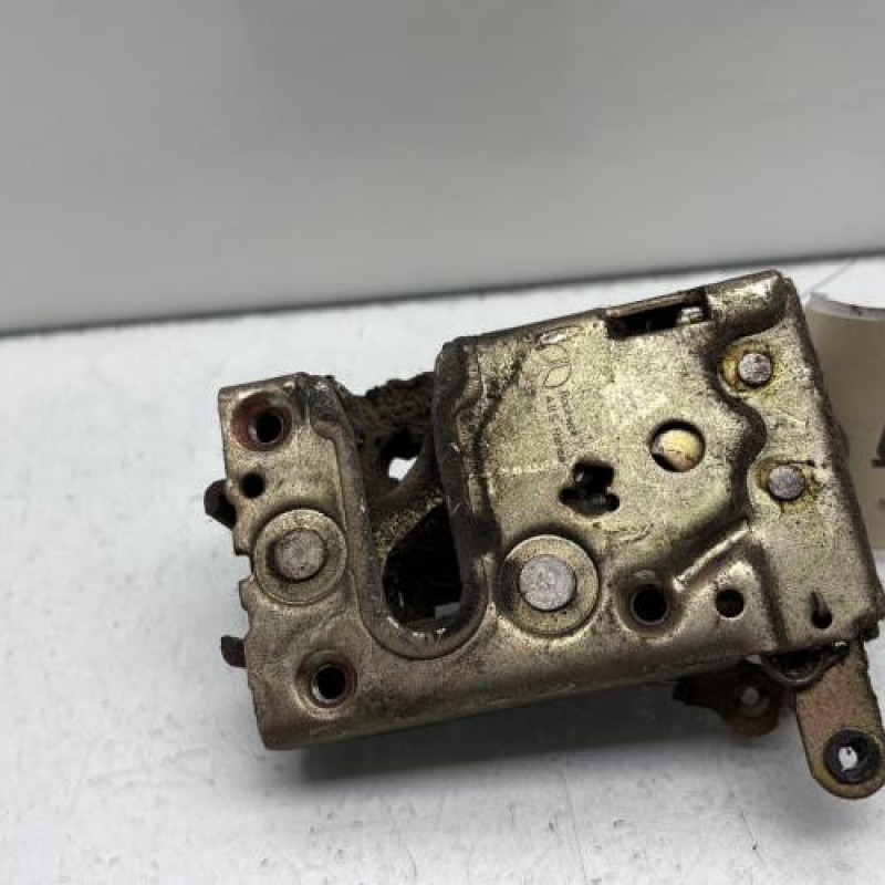 Serrure avant droit PEUGEOT 205 Photo n°3