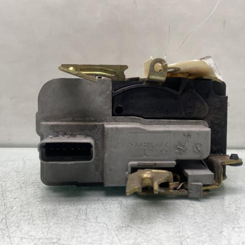 Serrure avant gauche CITROEN XSARA Photo n°1