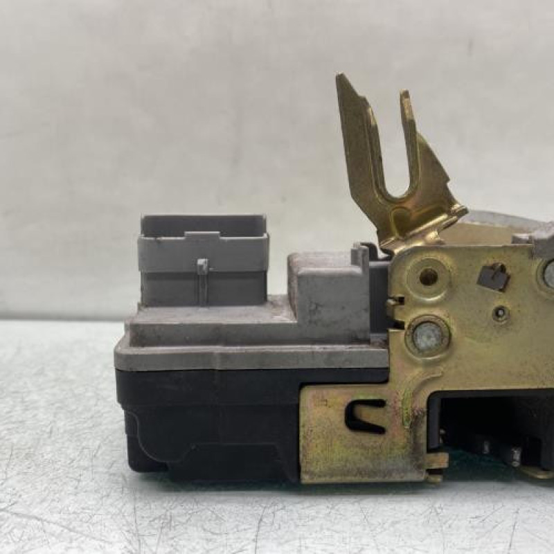 Serrure avant gauche CITROEN XSARA Photo n°3