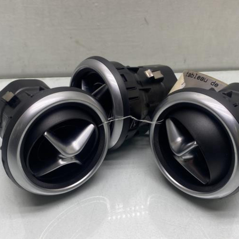 Aerateur tableau de bord MERCEDES CLASSE A 176 Photo n°1