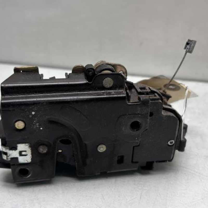 Serrure avant gauche VOLKSWAGEN BORA Photo n°1