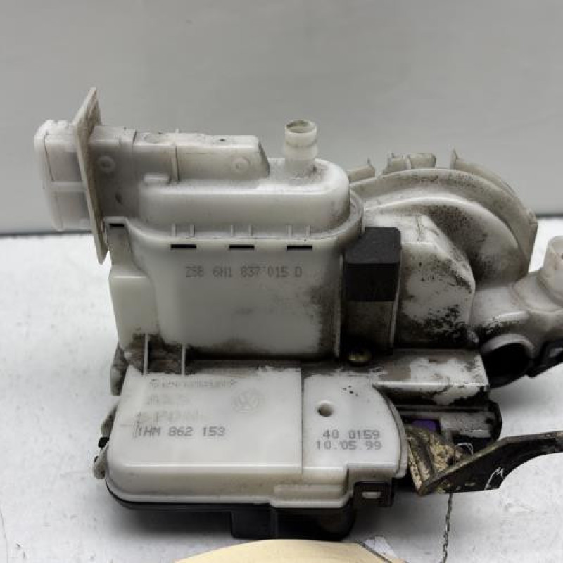 Serrure avant gauche VOLKSWAGEN POLO 3 Photo n°1