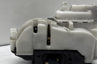 Serrure avant gauche VOLKSWAGEN POLO 3