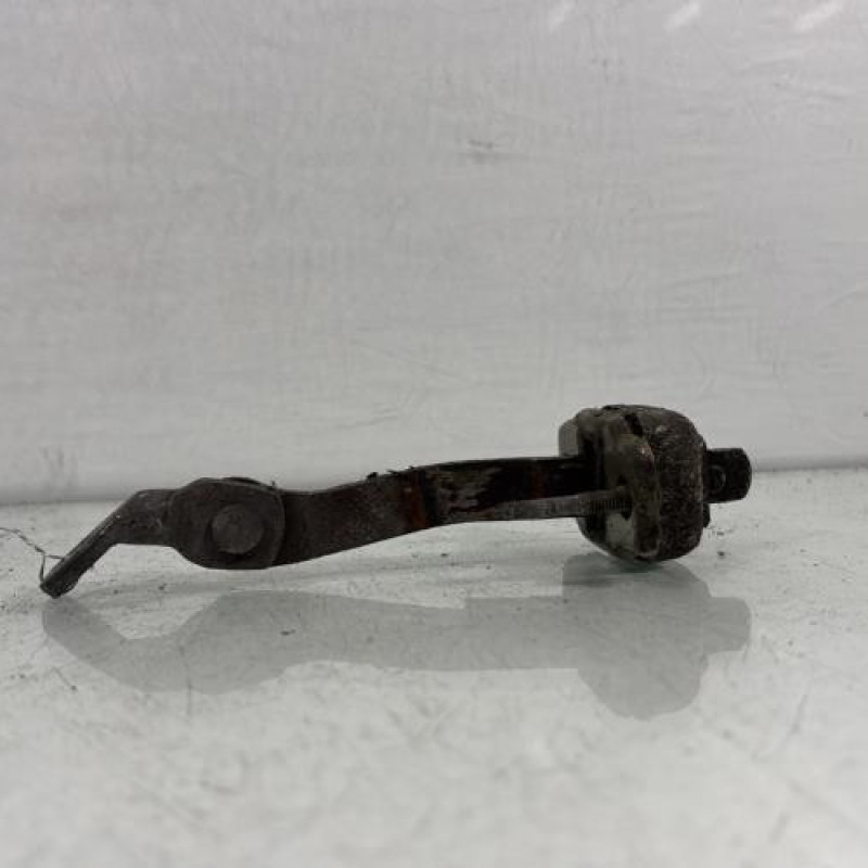 Arret de porte avant droit FORD FIESTA 4 Photo n°1