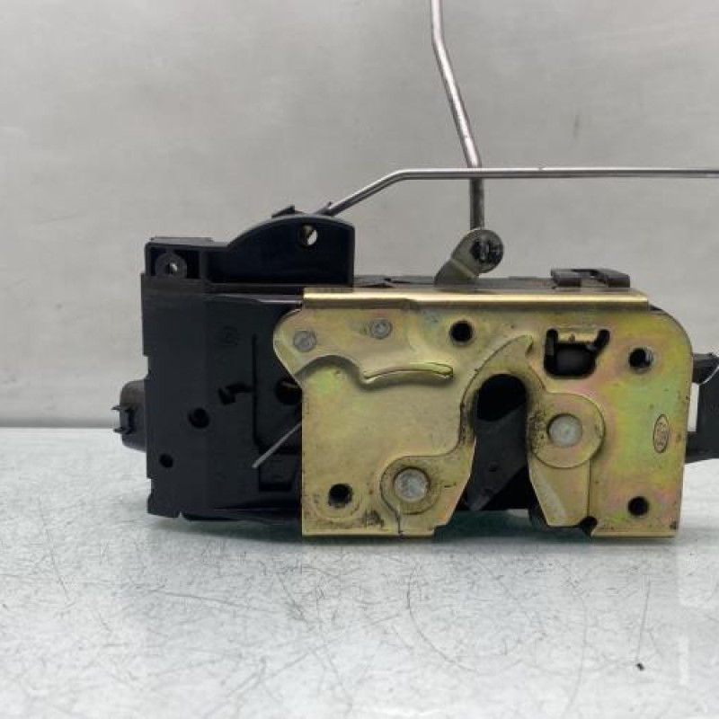 Serrure avant gauche FORD FOCUS 1 Photo n°6