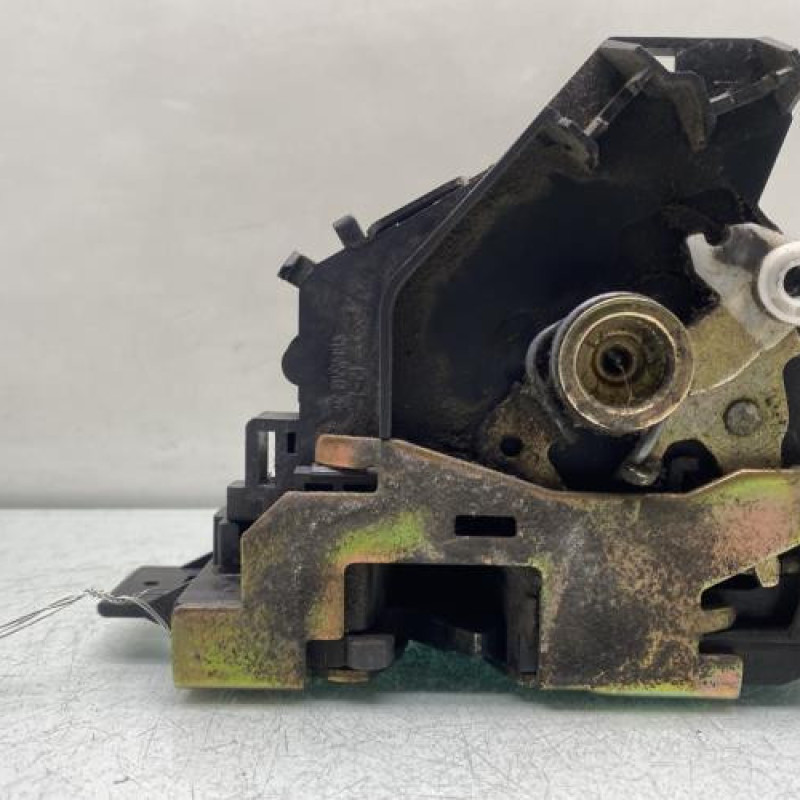 Serrure avant gauche FORD FOCUS 1 Photo n°4