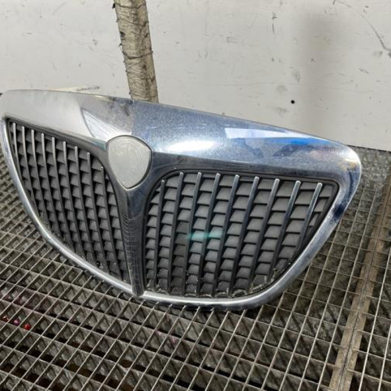 Calandre LANCIA YPSILON 4 Photo n°3