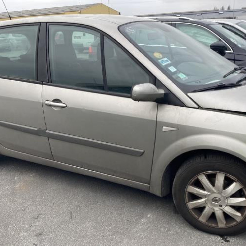 Malle/Hayon arriere RENAULT SCENIC 2 Photo n°20
