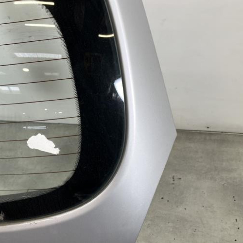 Malle/Hayon arriere HYUNDAI I 20 1 Photo n°4