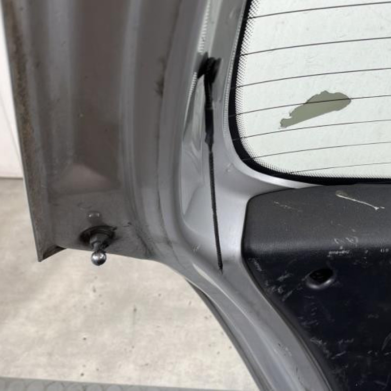 Malle/Hayon arriere HYUNDAI I 20 1 Photo n°11