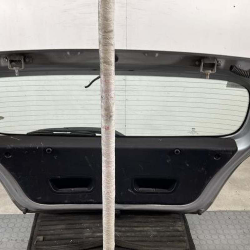 Malle/Hayon arriere HYUNDAI I 20 1 Photo n°13