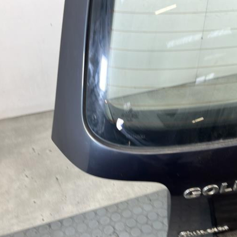 Malle/Hayon arriere VOLKSWAGEN GOLF 4 Photo n°5