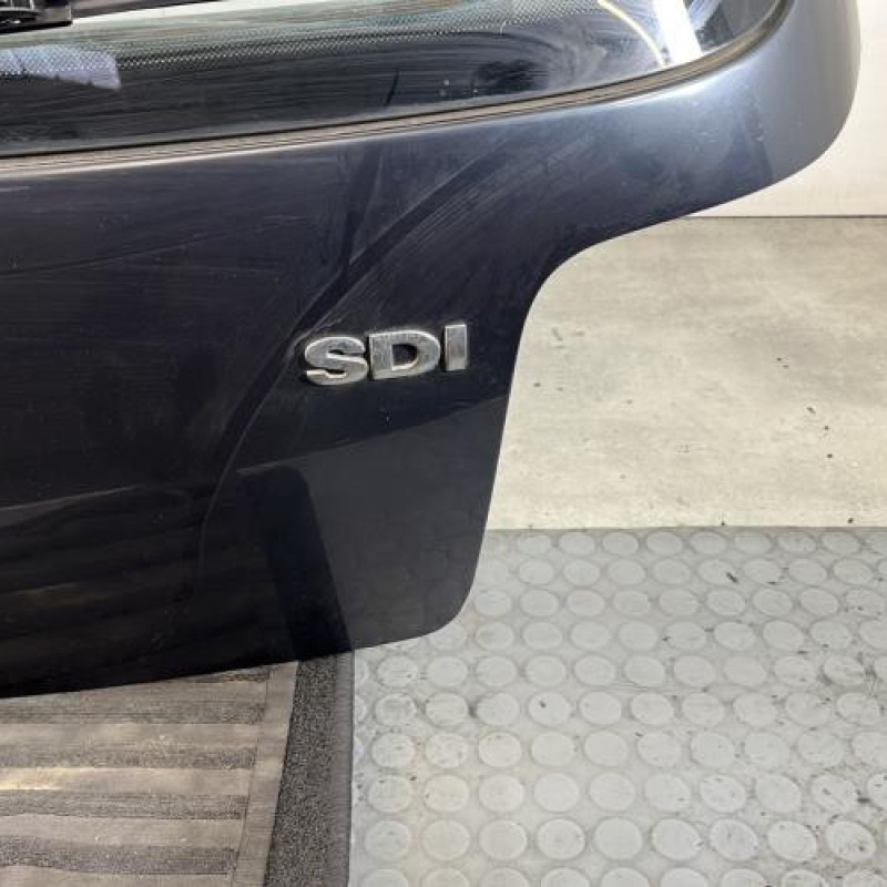 Malle/Hayon arriere VOLKSWAGEN GOLF 4 Photo n°7