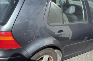 Malle/Hayon arriere VOLKSWAGEN GOLF 4