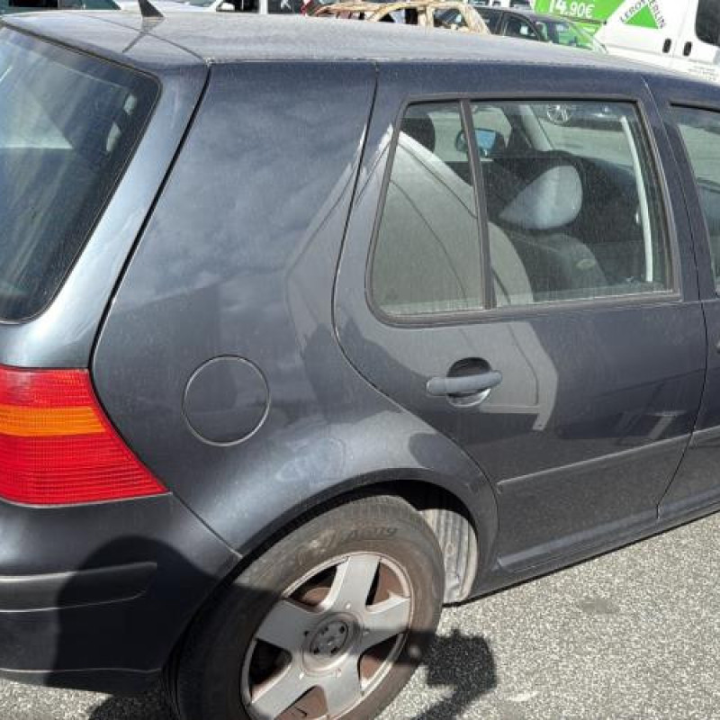 Malle/Hayon arriere VOLKSWAGEN GOLF 4 Photo n°20