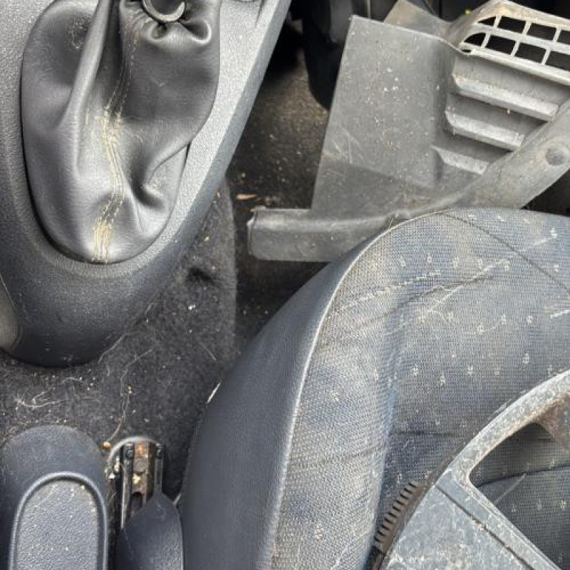 Vitre avant droit RENAULT CLIO 2 Photo n°18
