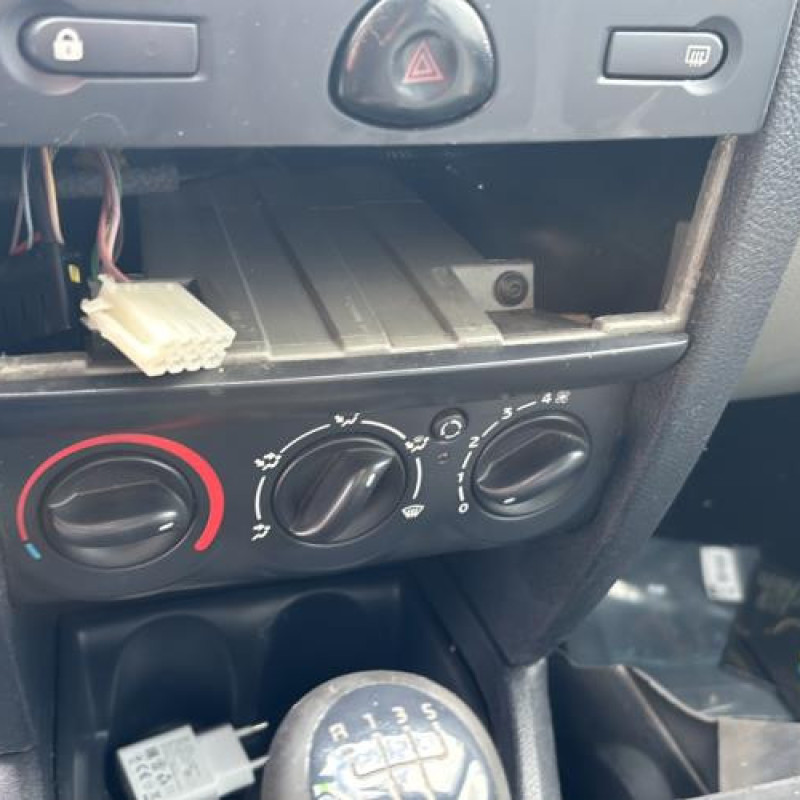 Vitre avant droit RENAULT CLIO 2 Photo n°19
