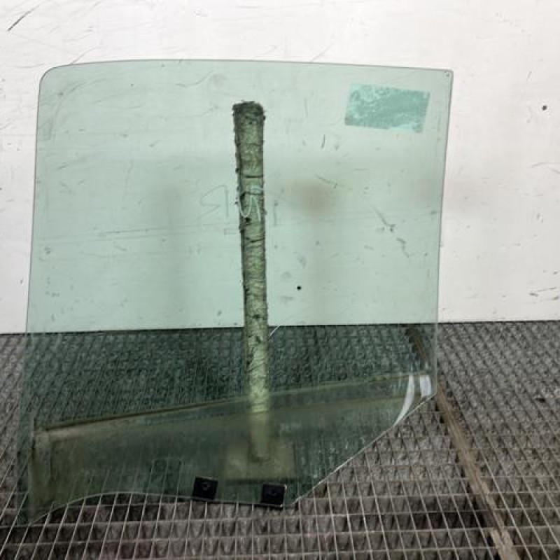 Vitre arriere droit RENAULT CLIO 2 Photo n°4