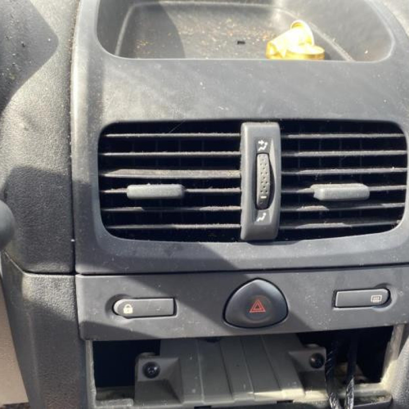 Vitre avant droit RENAULT CLIO 2 Photo n°10