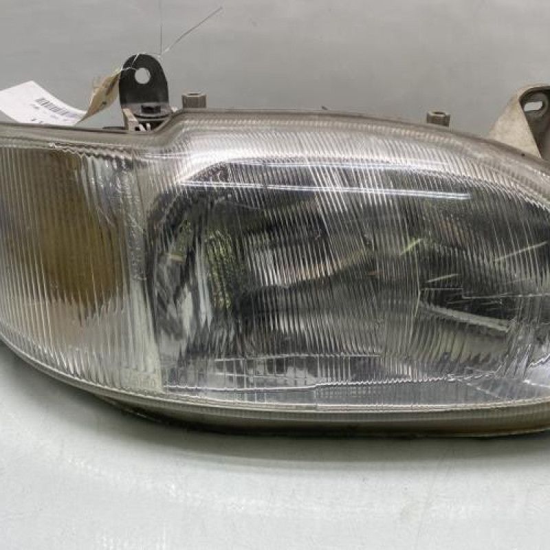 Optique avant principal droit (feux)(phare) FORD ESCORT 6 Photo n°1