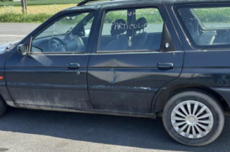 Optique avant principal droit (feux)(phare) FORD ESCORT 6