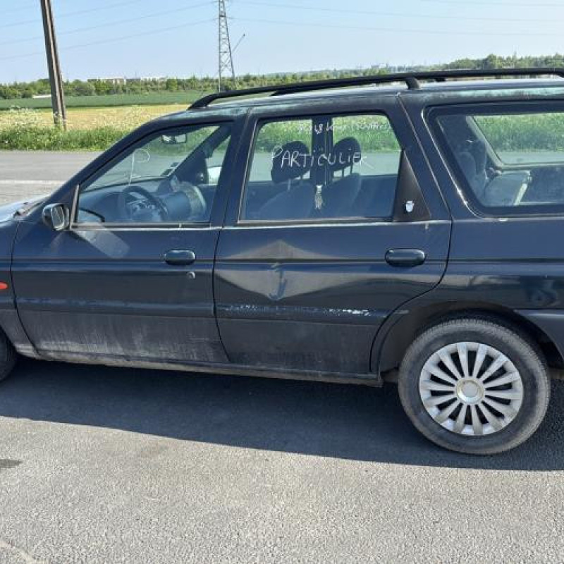 Optique avant principal droit (feux)(phare) FORD ESCORT 6 Photo n°13