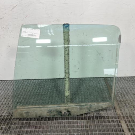 Vitre arriere gauche PEUGEOT 106 Photo n°1