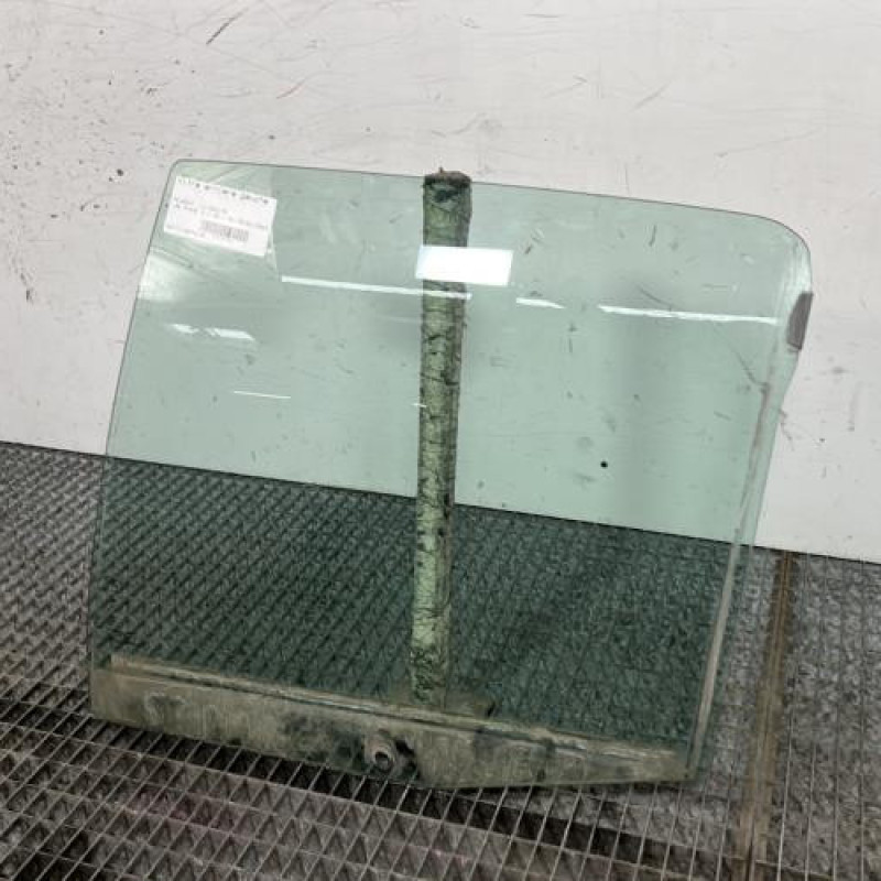 Vitre arriere gauche PEUGEOT 106 Photo n°3