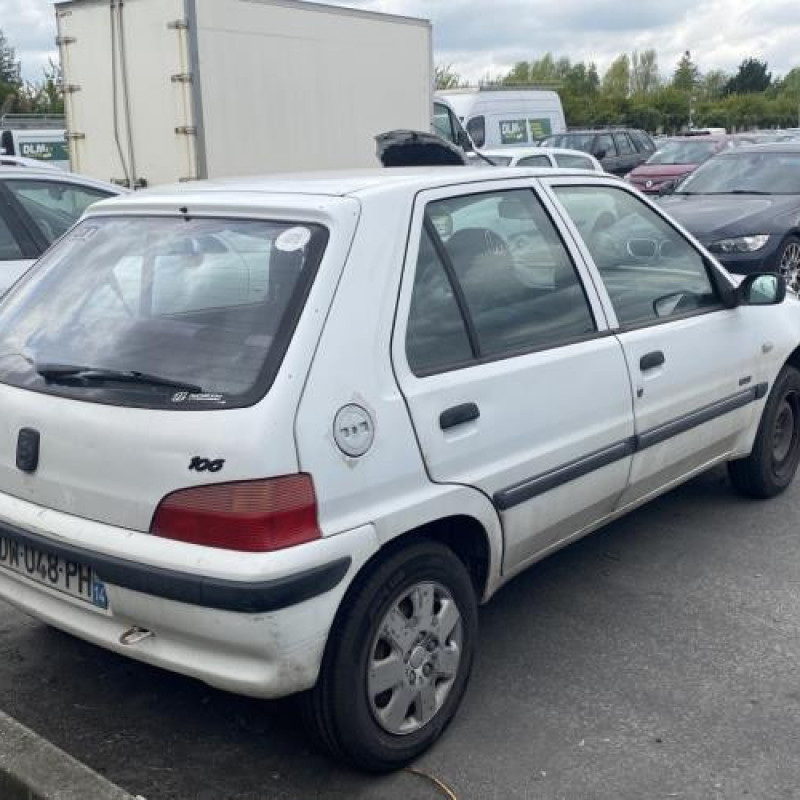 Vitre arriere gauche PEUGEOT 106 Photo n°7