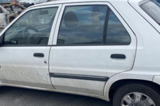 Vitre arriere gauche PEUGEOT 106
