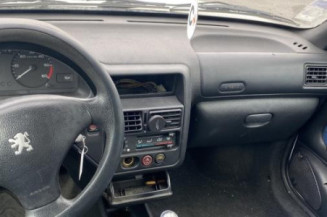 Vitre arriere gauche PEUGEOT 106