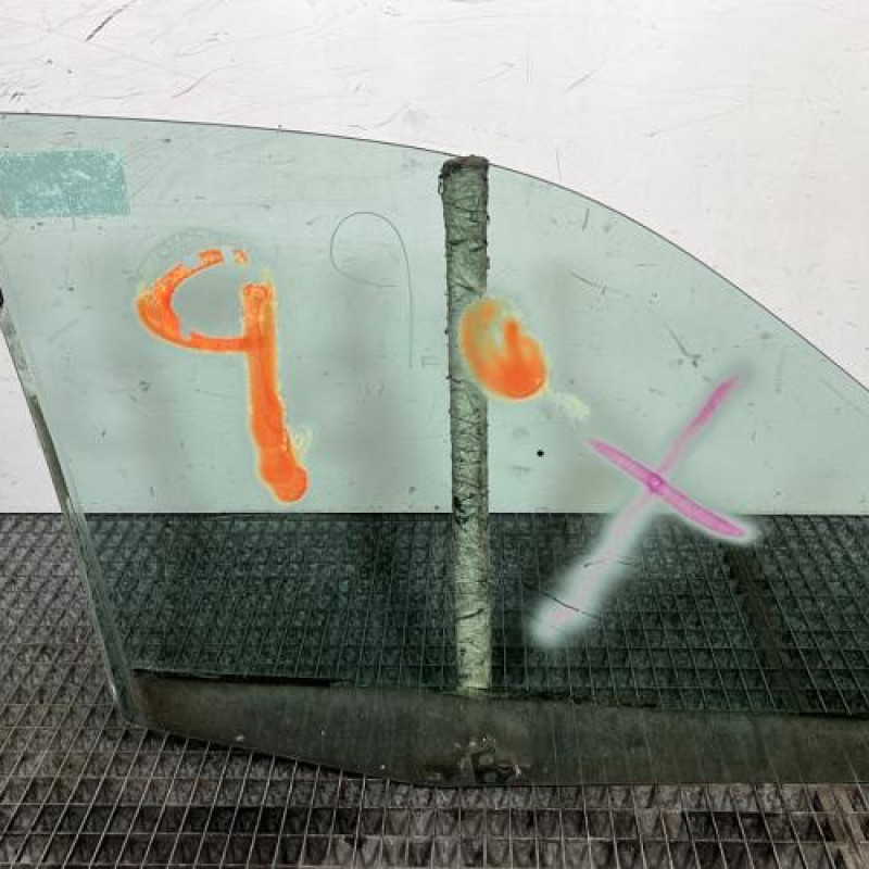 Vitre avant gauche RENAULT CLIO 2 Photo n°4