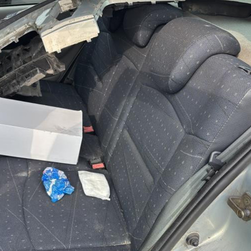 Vitre avant gauche RENAULT CLIO 2 Photo n°16