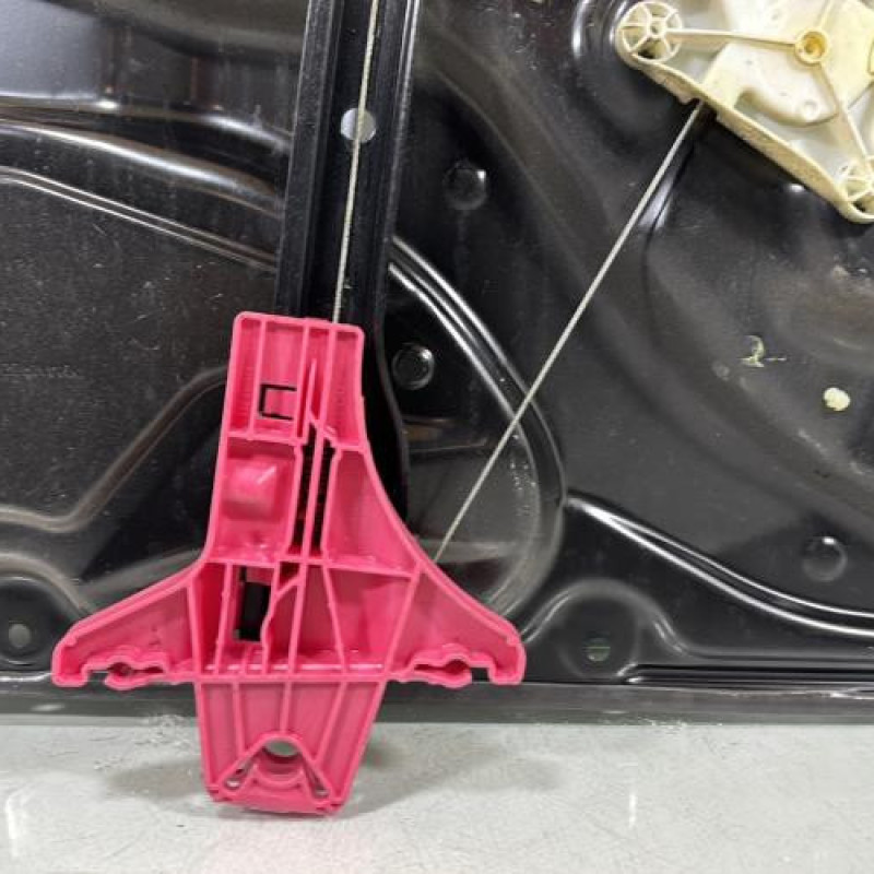 Leve vitre electrique arriere gauche VOLKSWAGEN PASSAT 6 Photo n°4