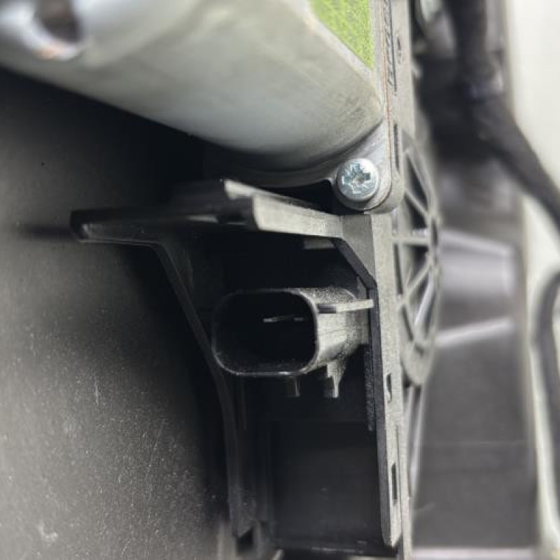 Leve vitre electrique arriere gauche JEEP CHEROKEE 4 Photo n°3