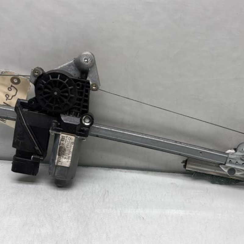 Leve vitre electrique arriere droit MERCEDES CLASSE E 210 Photo n°4