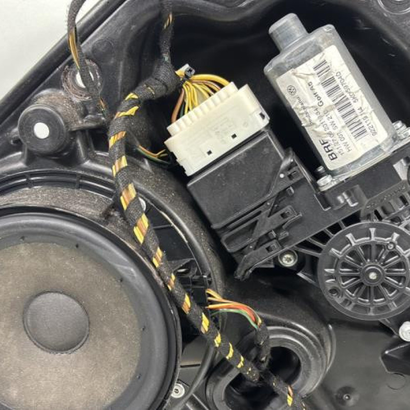 Leve vitre electrique arriere droit VOLKSWAGEN GOLF 6 Photo n°2