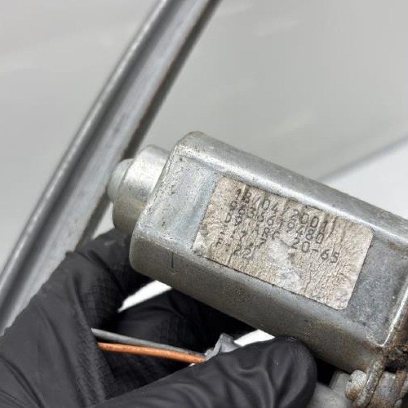 Leve vitre electrique arriere gauche PEUGEOT 406 Photo n°8